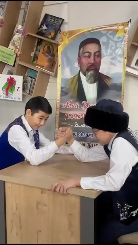 18 Наурыз Ұлттық киім күні. Ұлттық киім - қазақ халқының тарихы, мәдениеті мен салт-дәстүрінің көрінісі.